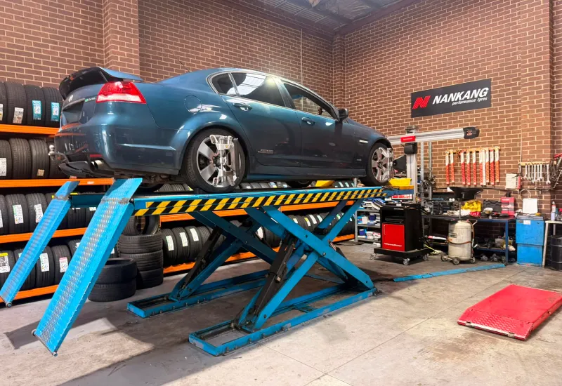 testimonial-left Car Mechanic & Service